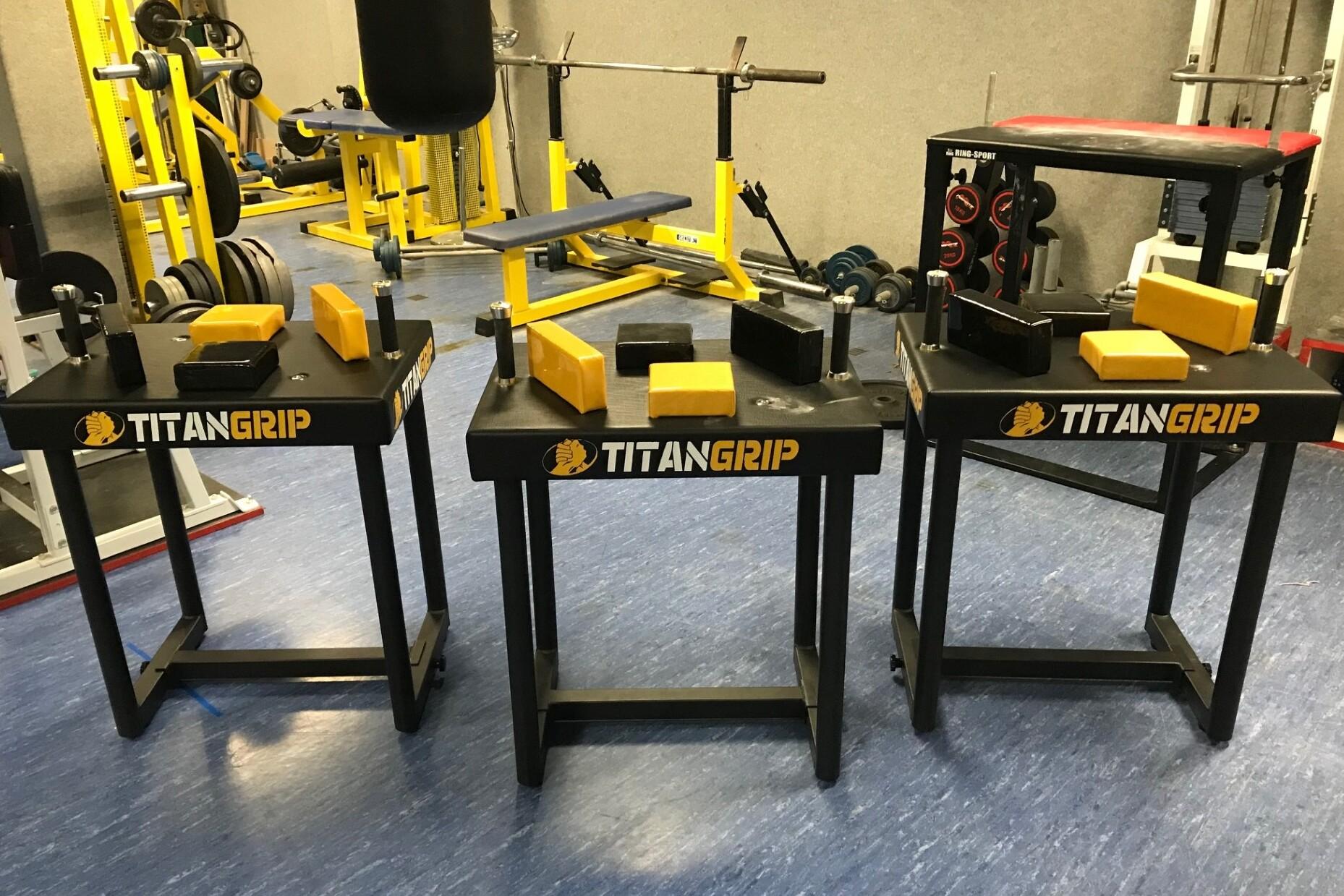 Drei neue Tische für die Armringabteilung