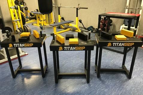 Drei neue Tische für die Armringabteilung