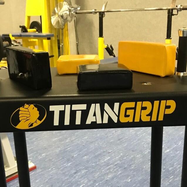 Der neue Kindertisch von Titan-Grip für die Armringabteilung
