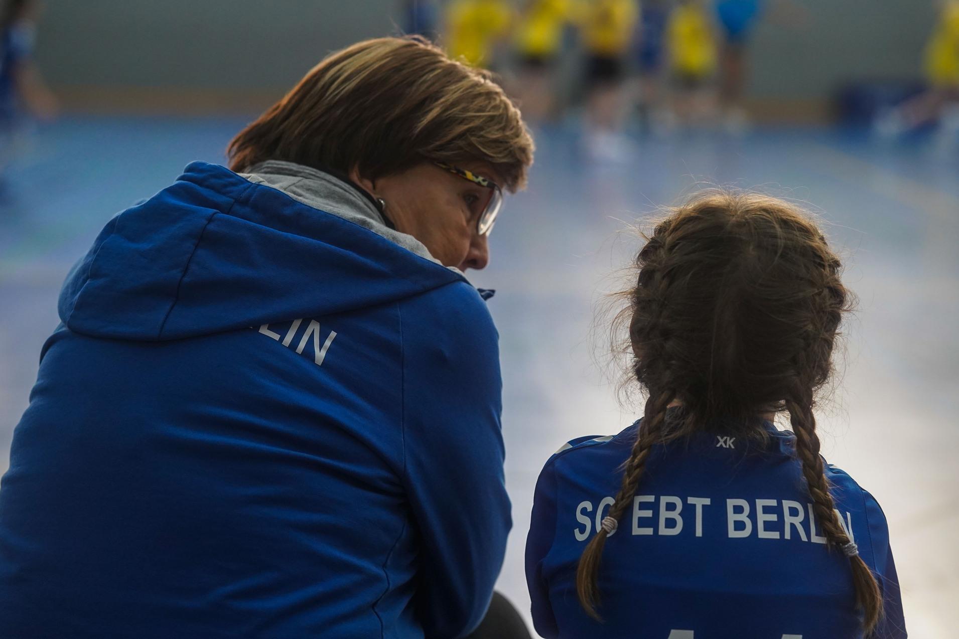 Neujahrsturnier 2026 Michaela und Spielerin beim  Bank-Talk