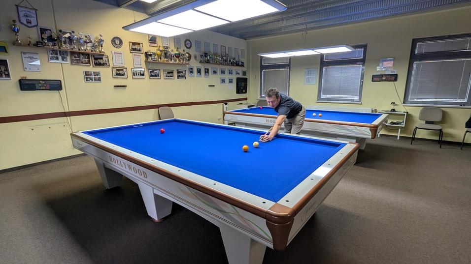 Die neuen Billardtische erm&ouml;glichen ein v&ouml;llig neues Spielgef&uuml;hl, wie man auf sieht.