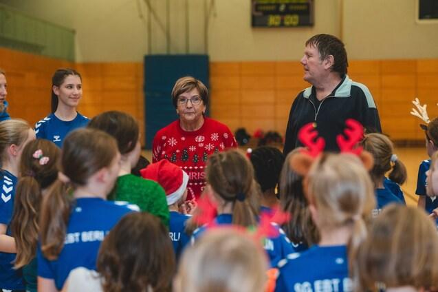 Letzte Teambesprechung f&uuml;r die E+ F Jugend bevor es in die Weihnachtsferien geht.