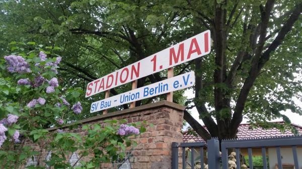 Eingang zum Stadion 1.Mai