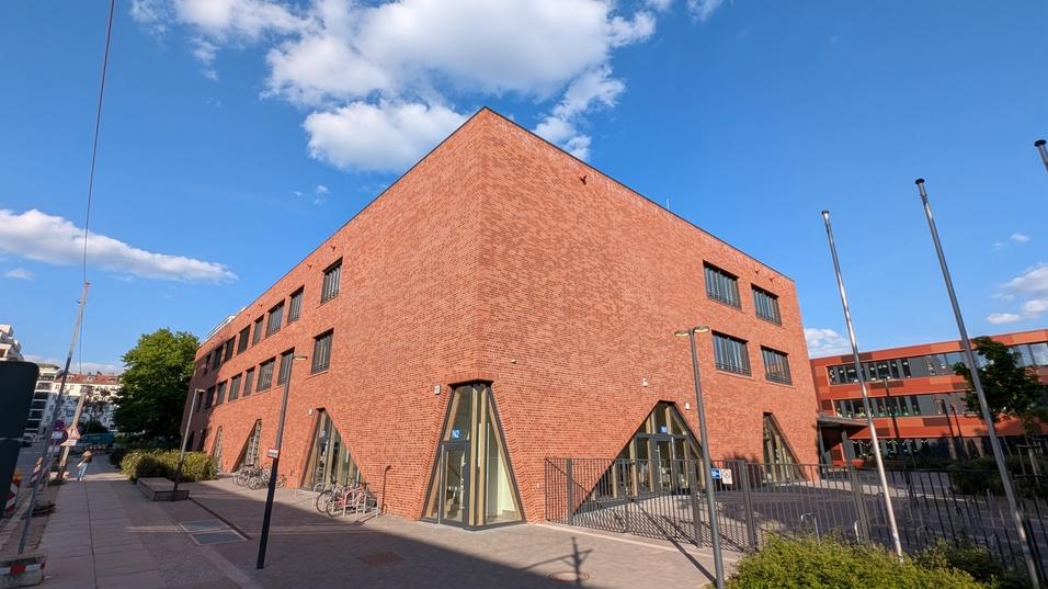 Sporthalle Pufendorfstra&szlig;e (von Au&szlig;en)