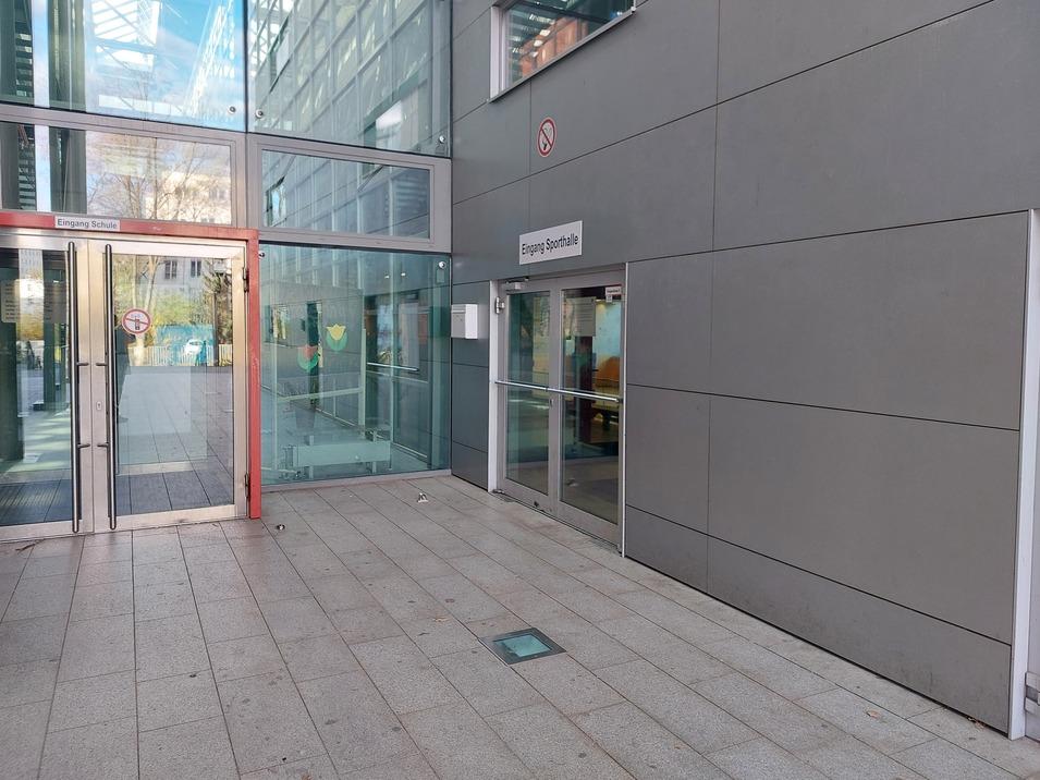 Sporthalle Palisadenstraße Eingang